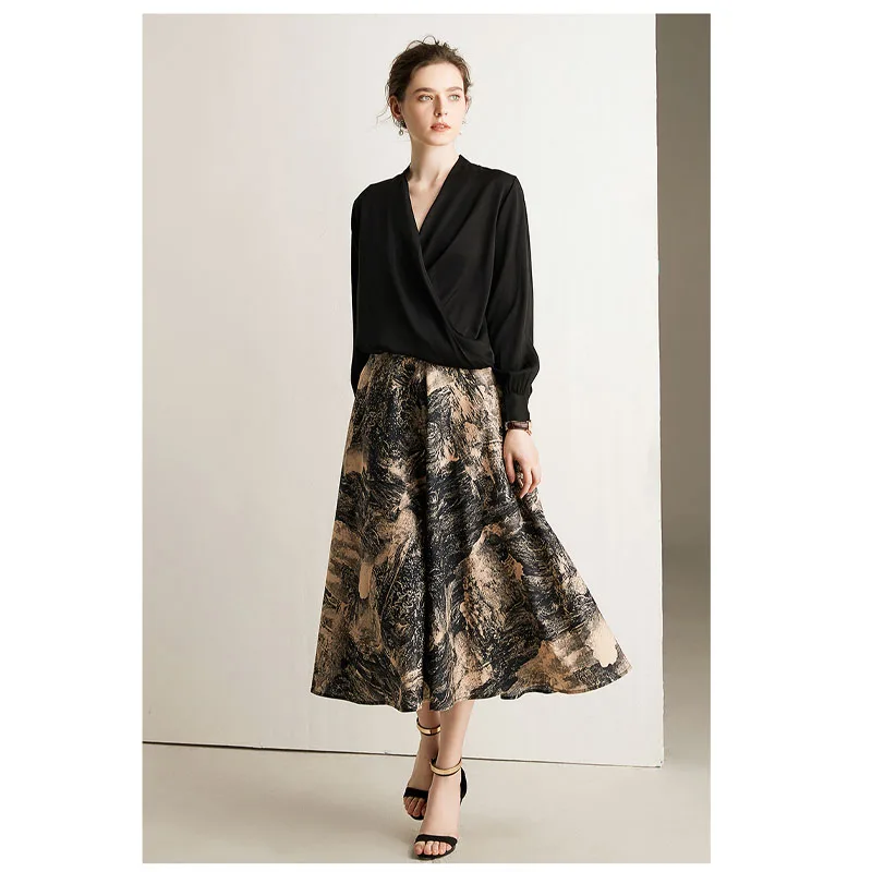 

Silk Women's Shirt Elegant and Generous in Style, Suitable for Business Occasions, Urban Casual Wear and Fashionable Attire