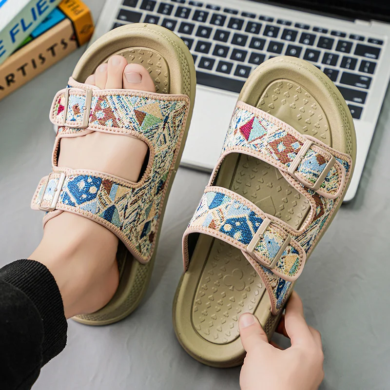 

Summer Clogs Men's Outdoor Beach Sandals Anti-slip Breathable Slippers Men Beach Comfortable Lightweight Casual Men Shoes