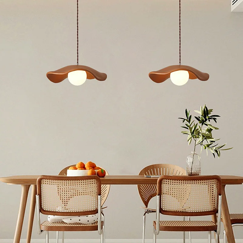 النمط الياباني الإبداعية كريم نمط لوتس ليف قلادة مصباح غرفة الطعام غرفة نوم السرير بسيط LED تركيبات الإضاءة الزخرفية