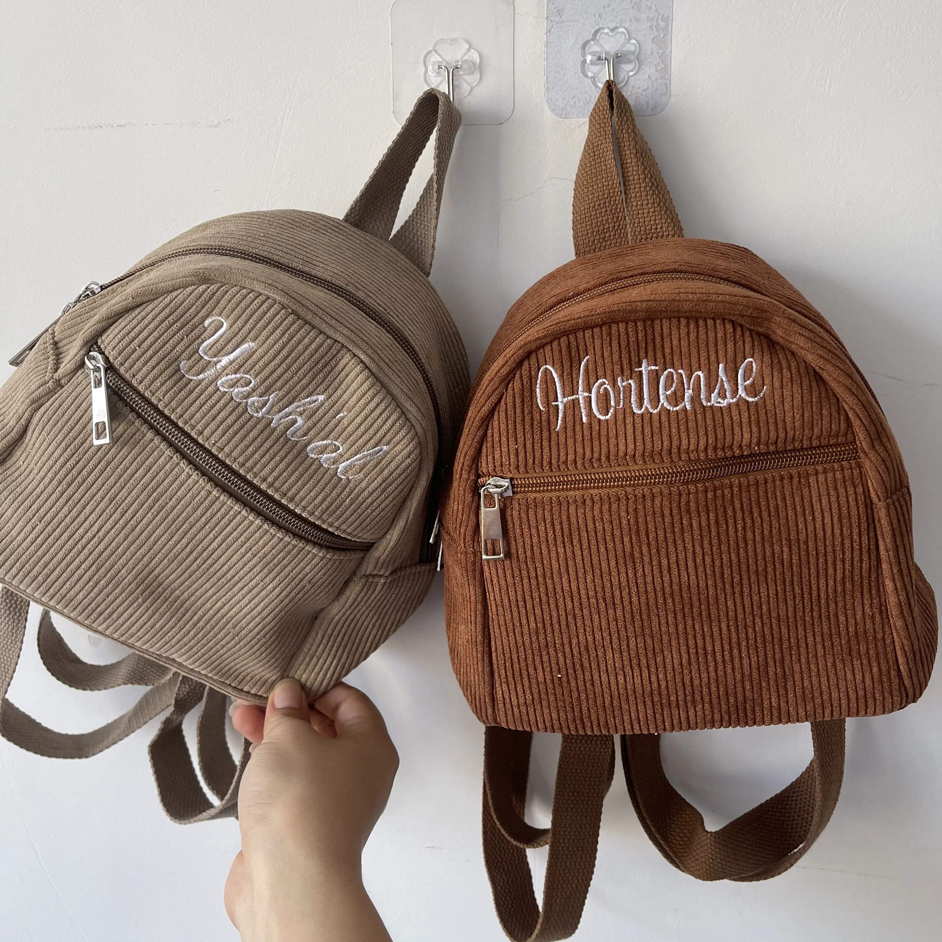 Mochila de pana bordada personalizada para mujer, nueva mochila de moda de Color sólido, resistente a tu nombre