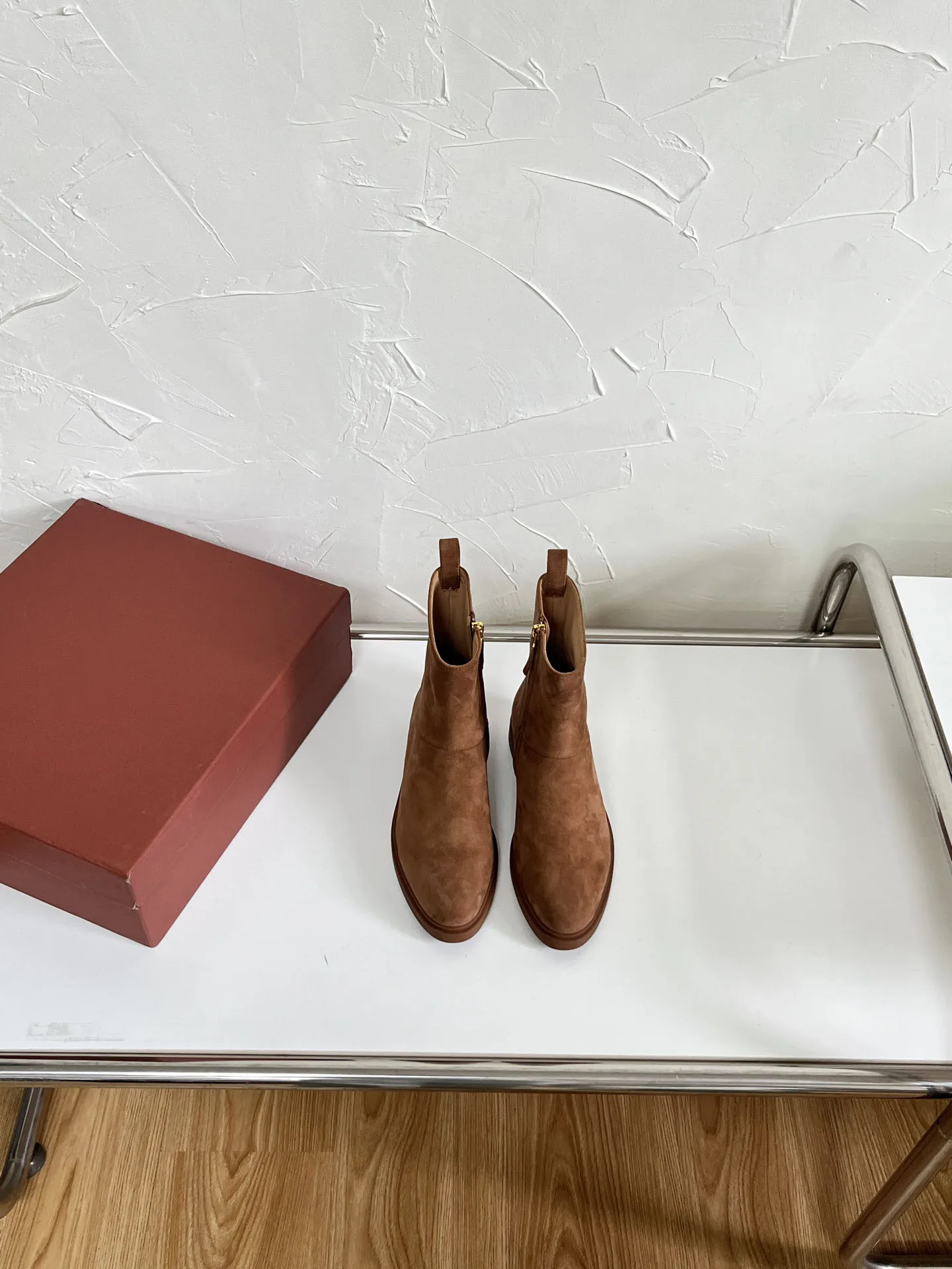 Sepatu Bot Pendek Chelsea Wanita 2026, Sepatu Bot Berkuda dengan Bahan Kulit yang Elegan dan Mewah serta Pengerjaan Interior yang Halus