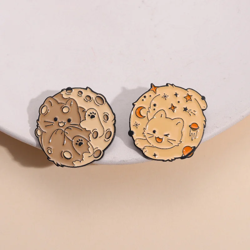 Alfileres de esmalte de Planeta y gato personalizados, broche de Júpiter, Saturno, Neptuno, tierra, insignias de solapa, mochila, joyería de animales, regalo para amigo, venta al por mayor