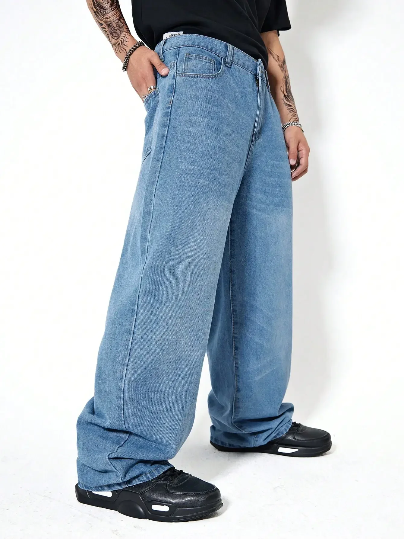 Manfinity Hypemode Weite Passform Herren Jeans mit schrägen Taschen in Dunkelwaschung, Herren Loose Fit Jeans