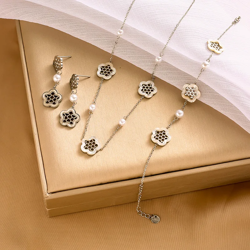 Nuevos pendientes de circonio ligeramente ajustados de cinco colores a la moda, pendientes versátiles, dulces y simples para mujer