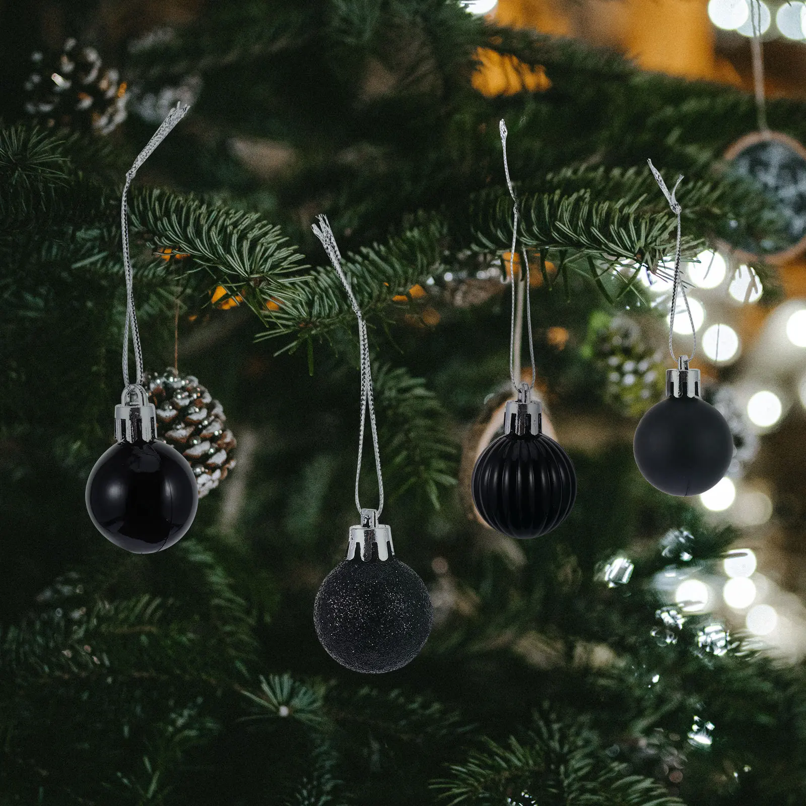 

48Pcs Christmas Ball Ornaments Plastic Pendant Hanging Decor for Xmas Tree Shop Window Family Party Christmas Balls