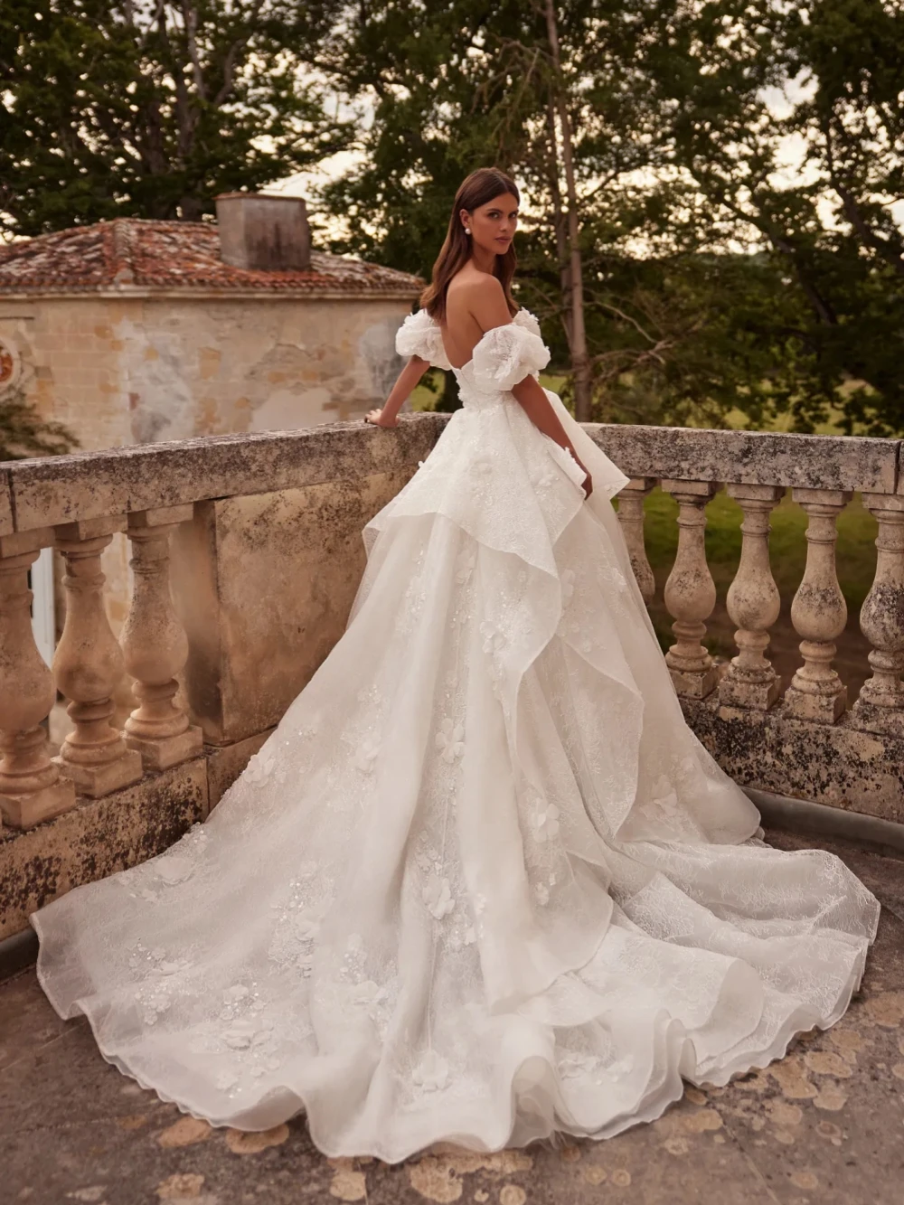 Glänzendes Spitzen-Hochzeitskleid mit 3D-Blumen und abnehmbarer Schleppe, romantisches Brautkleid mit herzförmigem Ausschnitt, neue maßgeschneiderte Kleider für die Braut