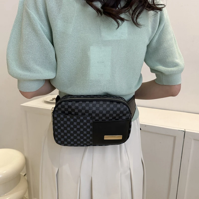 The neutral color padded waist bag with a combined design for both men and women is suitable for travel and business purposes.