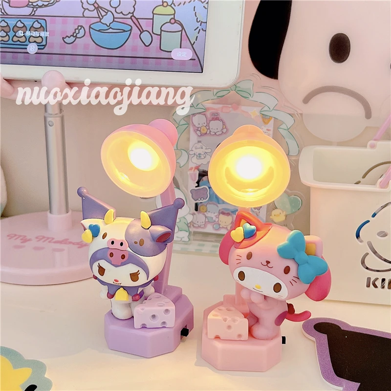 

Kawaii My Melody Kuromi Pochacco Cartoon Doll Mini Table Lamp Anime Sanrios Girl Heart Cute Desktop Night Light Birthday Present