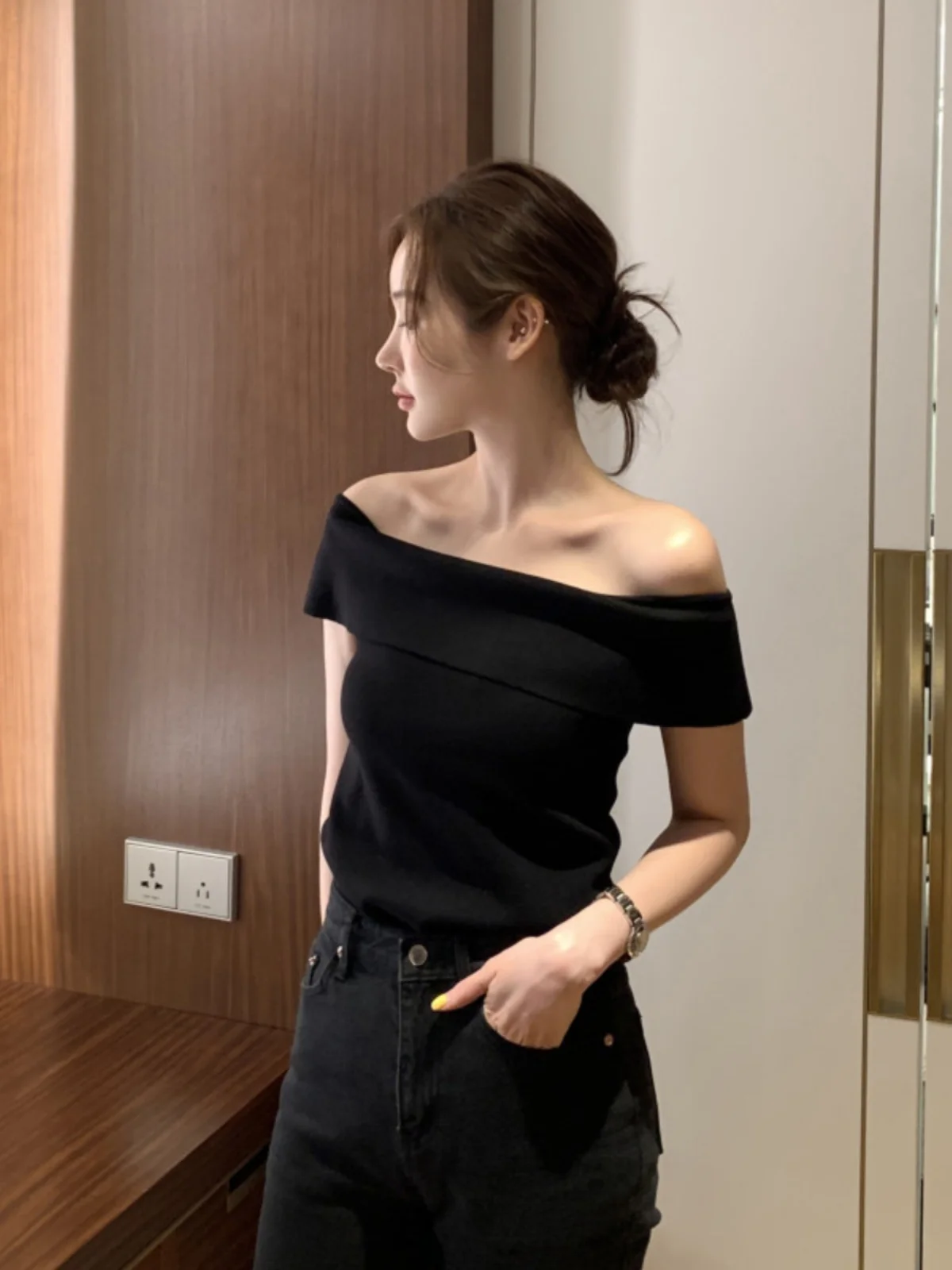 

Slim Fit Knitted Top Women's One-oulder Sle Summer New Chic Sensual Korean Version ort Sve Regular Length