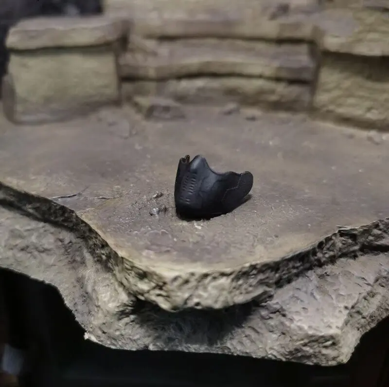 1/12 Scale Black Mask Model for 6\
