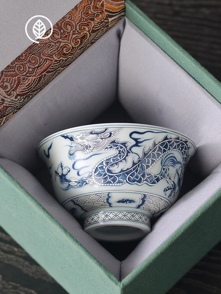 

Чайная чашка ручной работы с сине-белым узором в виде облаков и драконов, серебряная, особая мастер-модель, подарочная чаша для чаепития