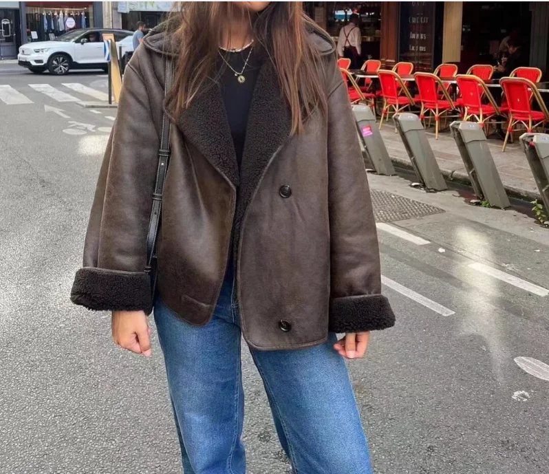 سترة جلدية نسائية عتيقة فضفاضة وسميكة ودافئة وطية صدر واحدة وأكمام طويلة سترة صوف لخريف وشتاء 2025 ملابس خارجية للشارع #2