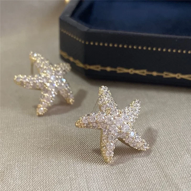 Gold starfish style diamond super sparkling earrings, exquisite, unique, lightweight, new style, hot selling