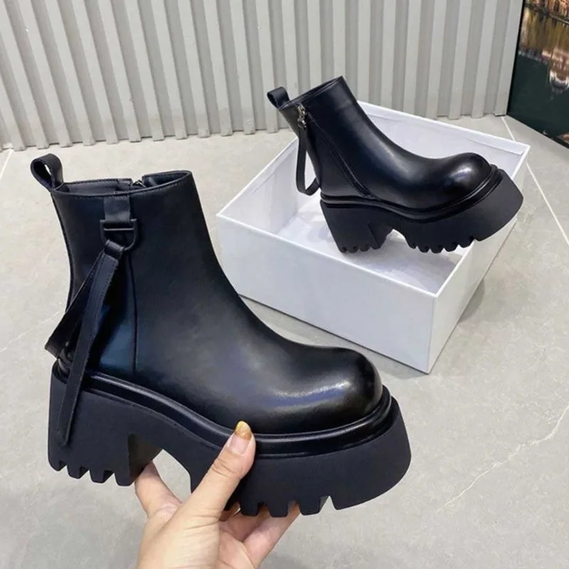 

Женские повседневные ботинки на платформе со шнуровкой и большой головой, новинка 2025, маленькие высокие мотоциклетные ботинки с увеличенной головкой