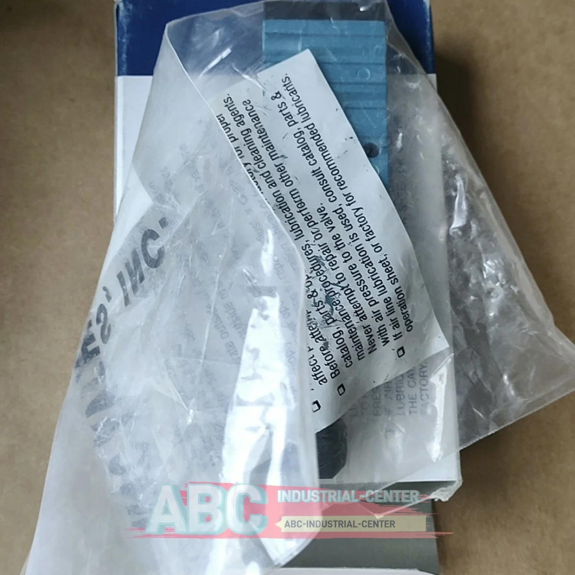 411A-C0A-DM-DDFJ-1JB katup solenoid 411A-C0A-DM-DDFJ-1JD baru dalam kotak