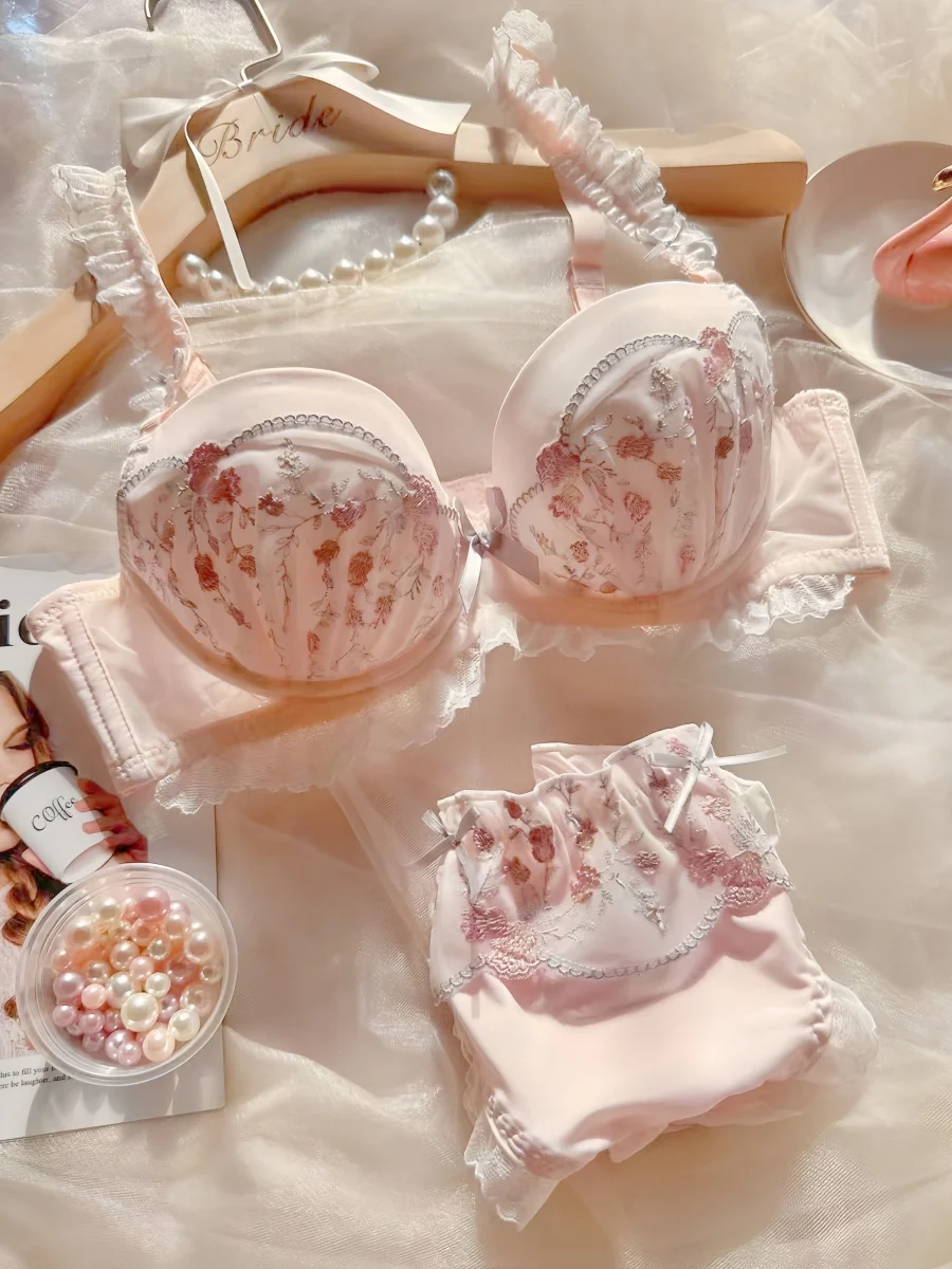 Sweet Embroidered Floral Underwear Set Large Size for Plump Sisters round Cup Bra Ensemble Youthful Fixed Strap mid Waist