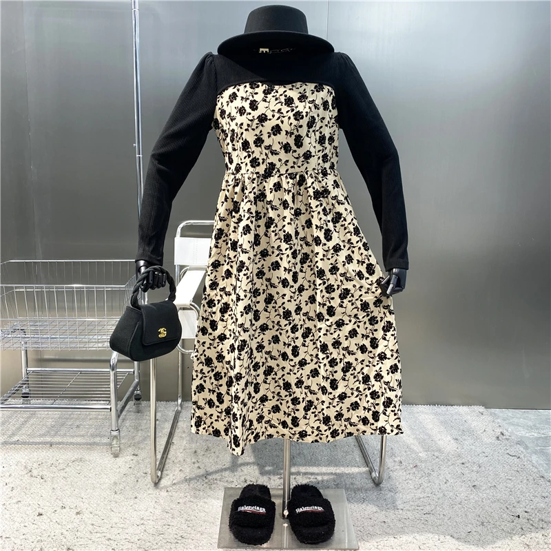 

New 2022Black Knit Stitched Broken Flowers Show Thin Hollow Out Long Skirt Retro Foreign Style Bubble Sleeve Waist Closing Dress