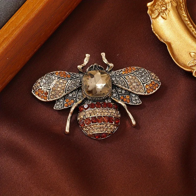 1PCS Luxury Crystal Bee Badges Pins for Women Men Fashion Unisex Clothing Insect Series Classic Brooches Corsage Lapel Pin