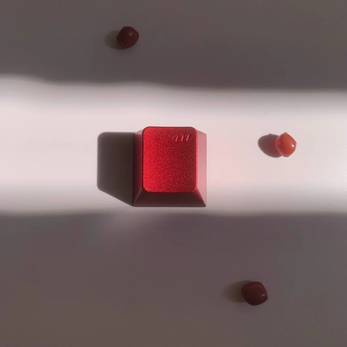 

Персонализированный простой красный металлический колпачок из алюминиевого сплава, оригинальная высота механической клавиатуры R4 для творчества