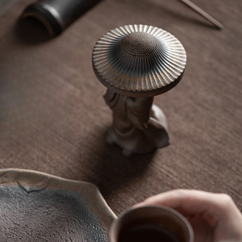 Japanese Gilding Iron Glaze Monk Tea Strainer All-Ceramic Integrated FilterTea Pet Decoration Tea Net Tea Strainer Tea Filter