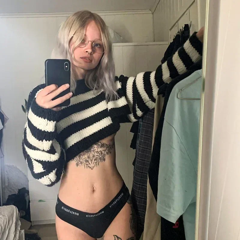 2024 Girl Retro Striped Sweater Top Autumn New Product Knitwear College Style Loose and Thin Short Long Sleeve Fashion Pullover