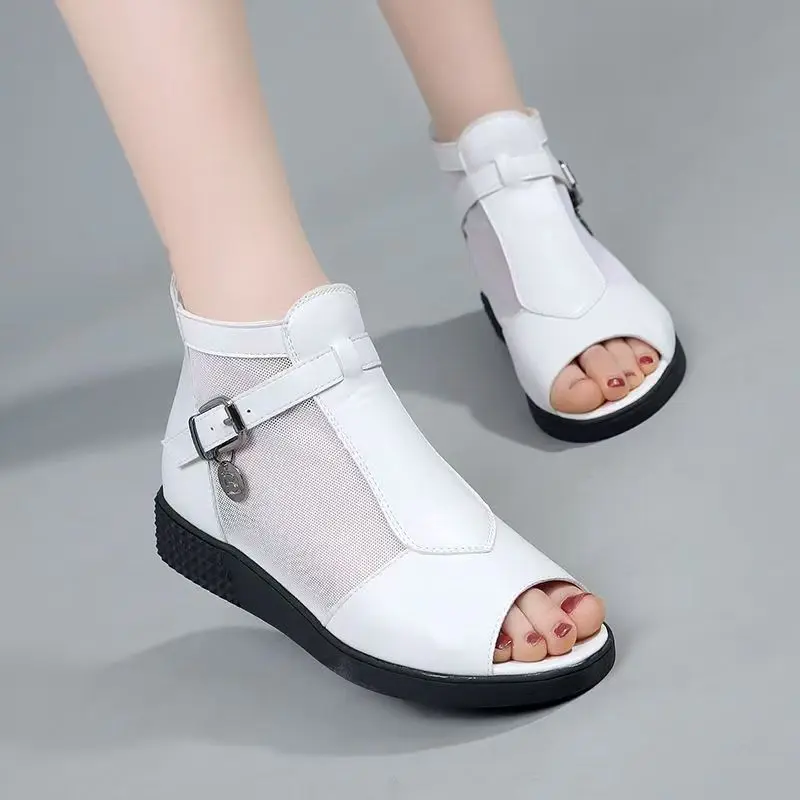 

Женские летние ботильоны на танкетке из кожи и сетки с открытым носком, на мягкой нескользящей подошве, дышащие, легкие, высокие, на молнии, стильные