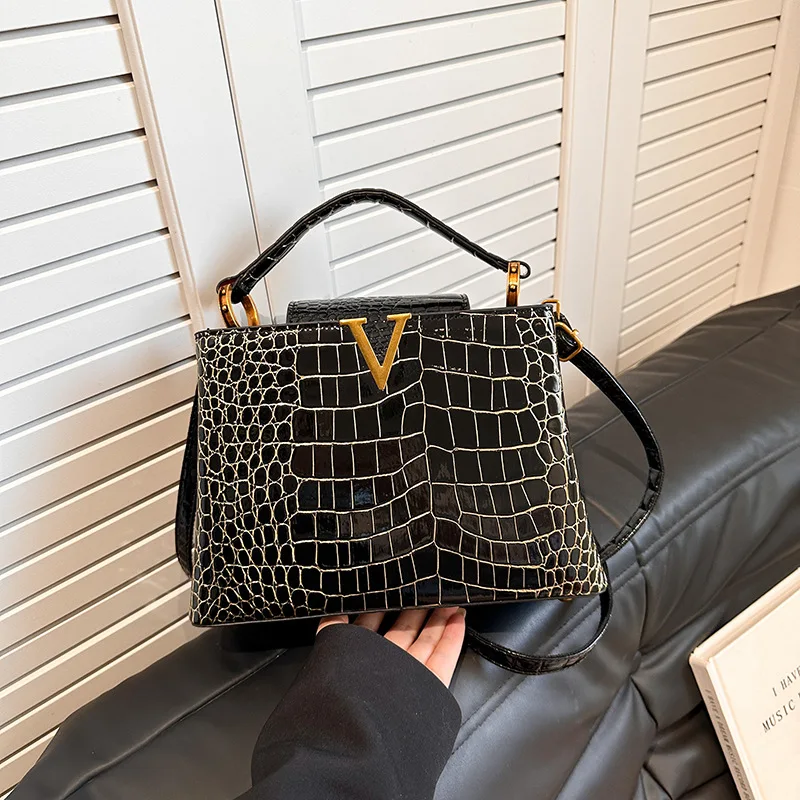 

Стильная сумка с верхней ручкой 2025 года, женская универсальная сумка через плечо, через плечо «день-ночь», повседневная сумка на ремне, минималистичная кожаная сумка