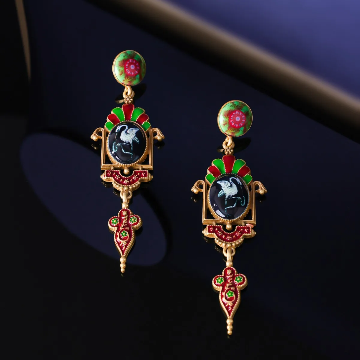 

Elegant Enamel Swan Stud Earrings Vintage Versatile Court Style Heavy Work Diamond Embedded Color Painted Jewelry Accessories