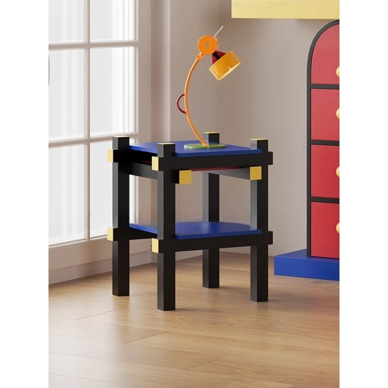 Prateleiras e suprimentos minimalistas