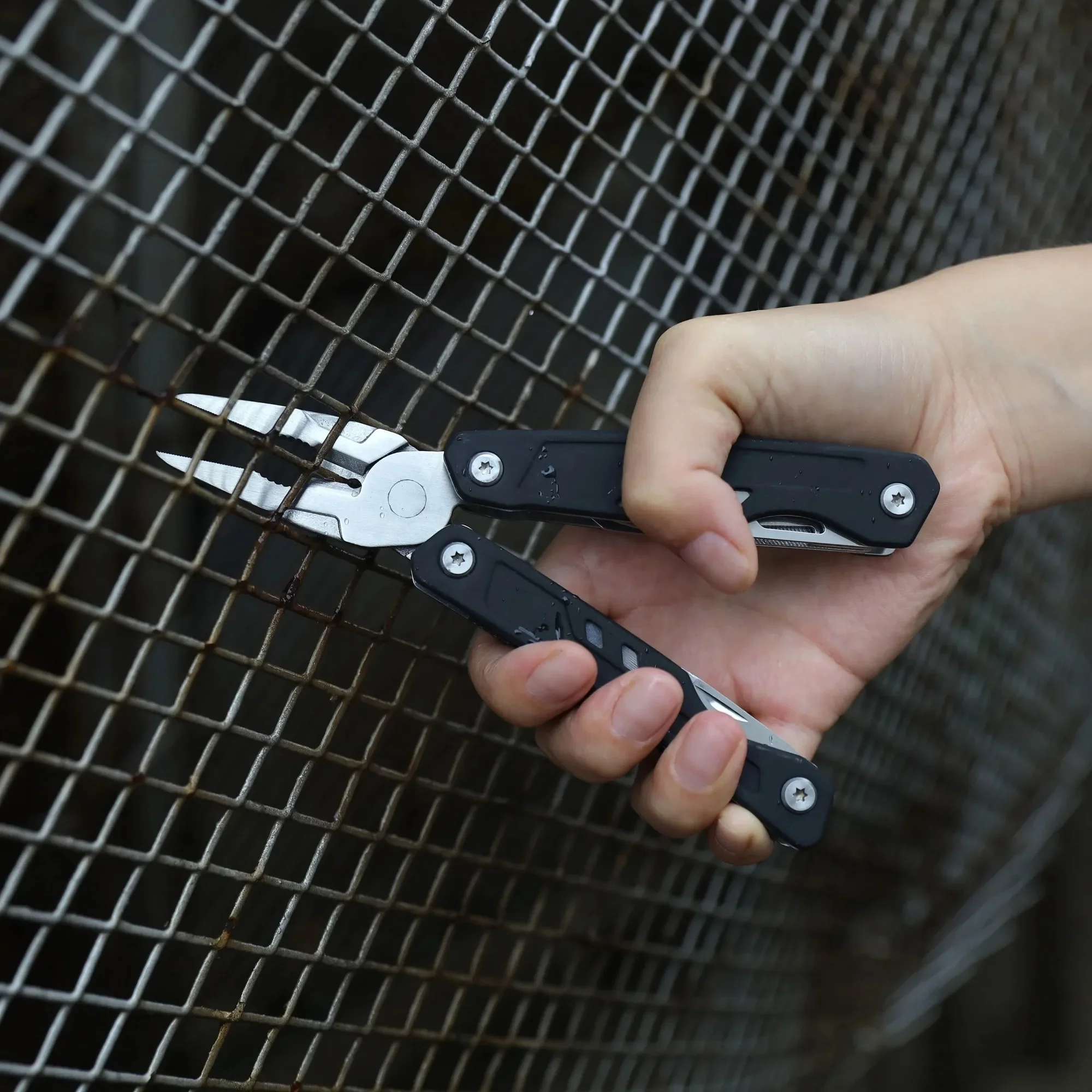 Ozark Trail 17-in-1 マルチツール、ステンレススチール、ブラック、モデル 2119 クラフトナイフ