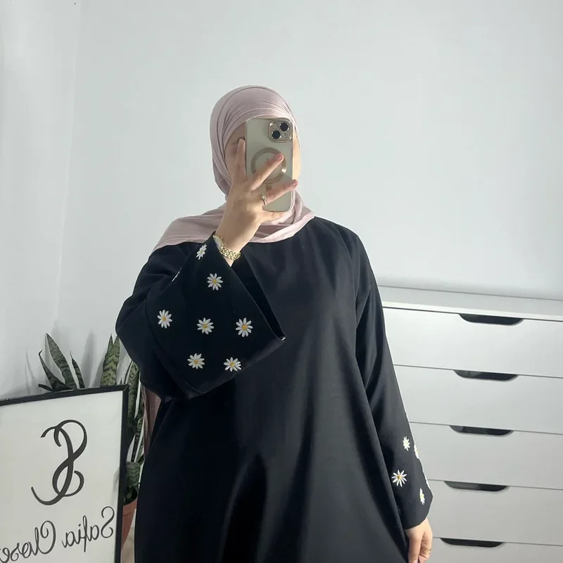 2024 Daisy Embroidery Muslim Modest Dress for Women Eid Saudi Arabia Dubai Abaya Luxury Islam Turkey Holiday Party Jalabiya Robe