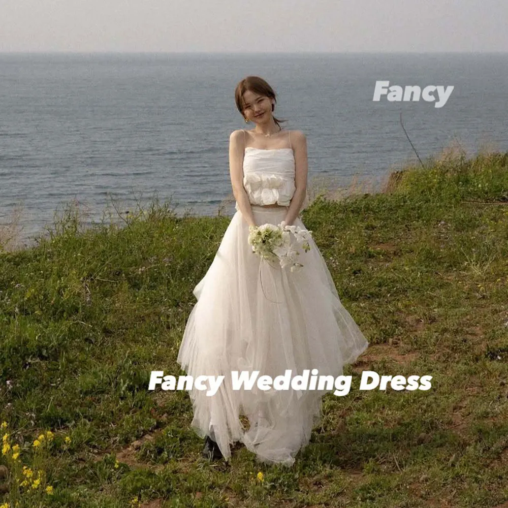 Ausgefallene Prinzessin Spaghettiträger Korea Hochzeitskleid A-Linie abgestuftes Brautkleid weicher Tüll Geburtstagsparty-Kleider individuell