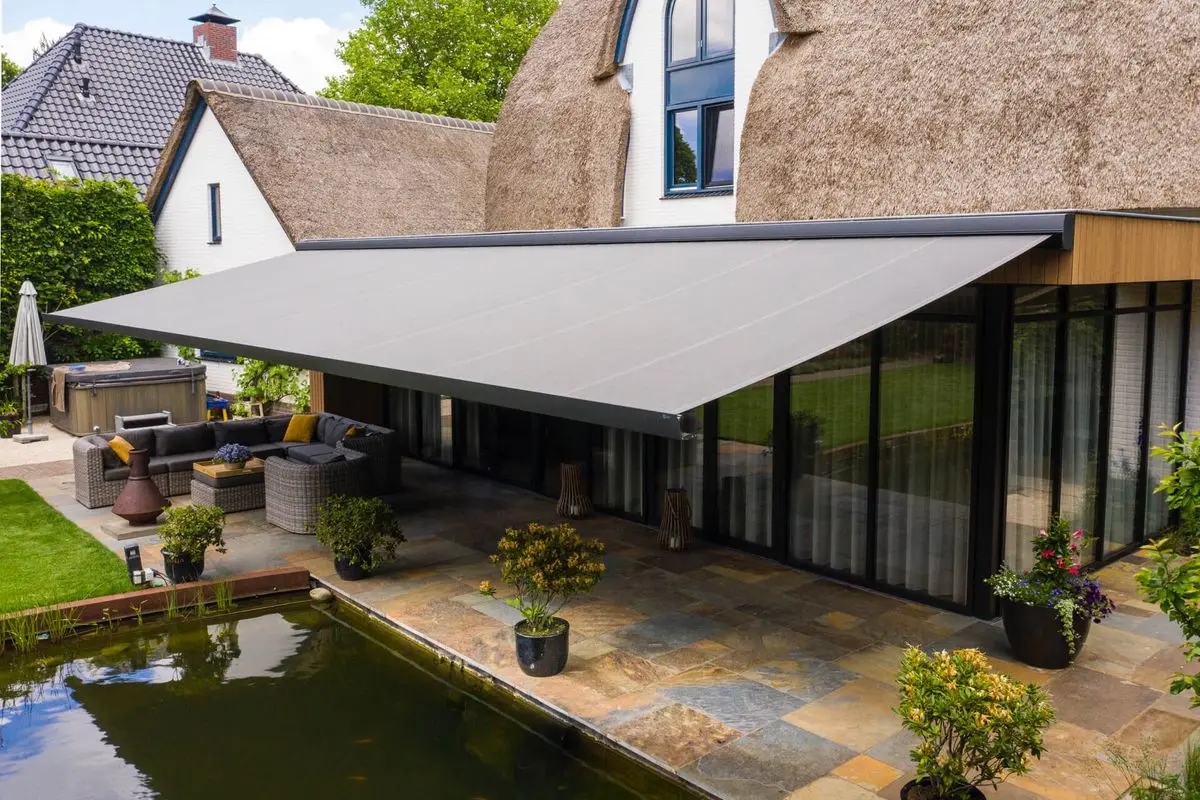 

Factory Outdoor Sunshade LED Lighting Folding Arm Awning Canopy Aluminum Pergola Waterproof Aluminum Electric Retractable Awning