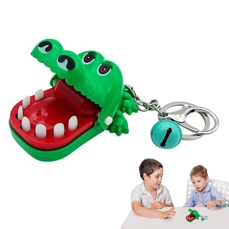 Mordendo dedo brinquedo interativo meninas mordendo mão crocodilo brinquedo chaveiro criança mordendo mão brinquedo animal gags piada prática brinquedos para 4