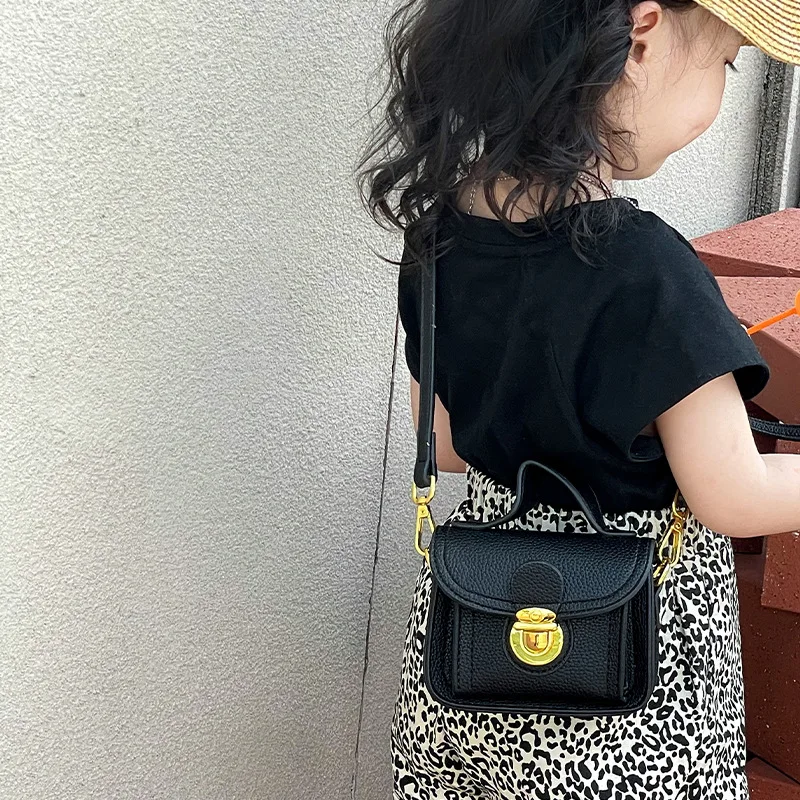 2023 nuove borse per bambini piccola borsa quadrata di moda e borse borse laterali per ragazze Retro Solid Casual All-match versione coreana