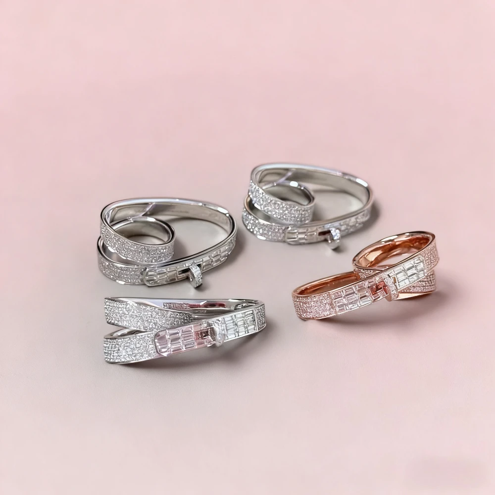 

2025 Elegant accessories 2025 Luxury High - quality Heavy Gold - plated Pig Nose Full - diamond Double Ring