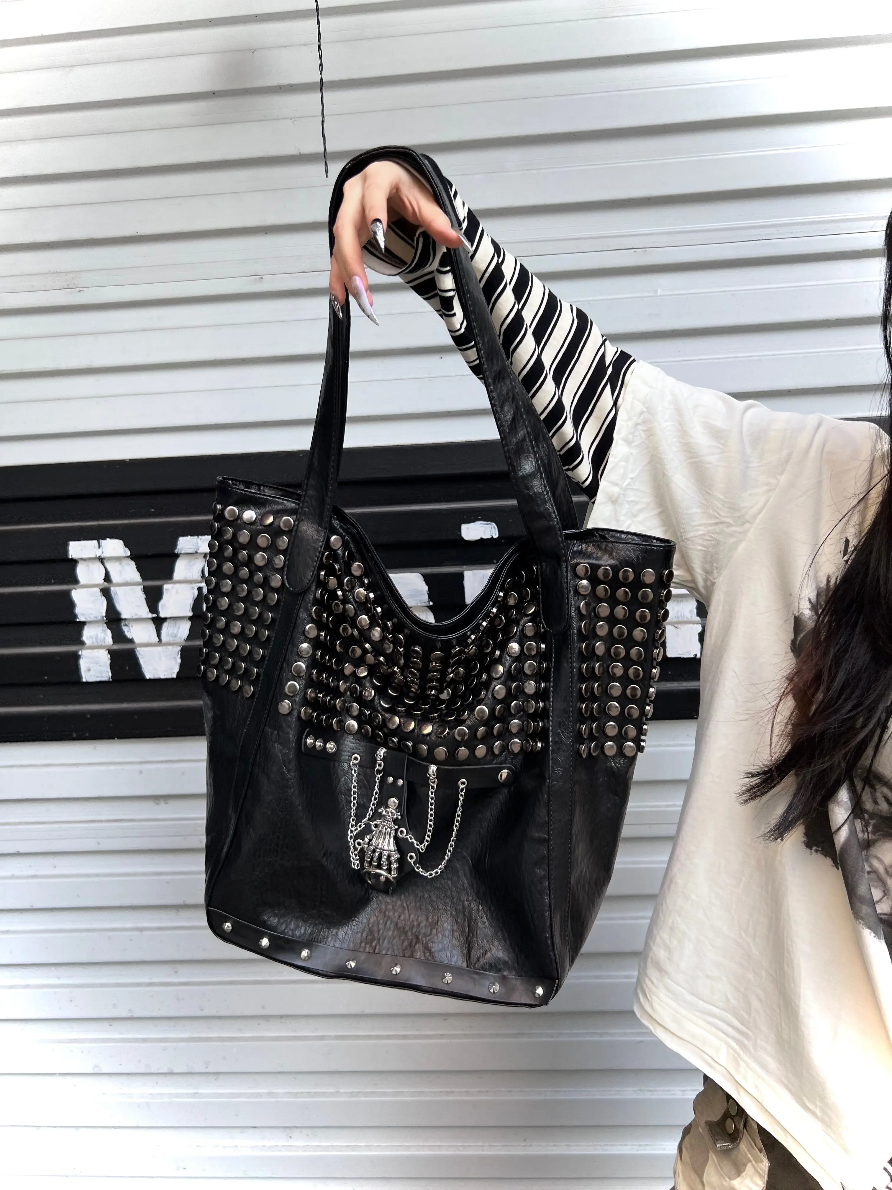 

2026 Versatile Soft Leather Rivet Punk Skeleton Chain Subculture Versatile Tote Bag Shoulder Bag Large Capacity Bag
