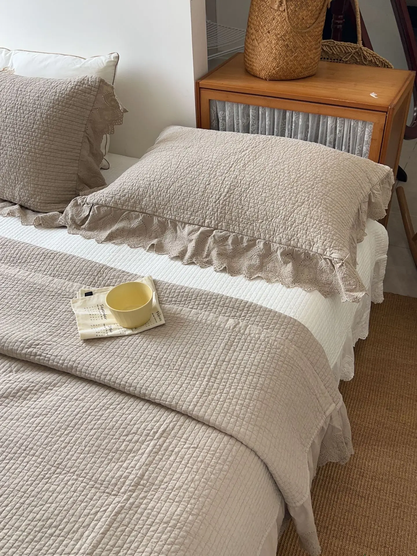 

Enzyme Washed Quilted Bedspread Set 3PC - Lightweight All Season Elegant French Quilts with Lace,Solid Color 100% Cottono