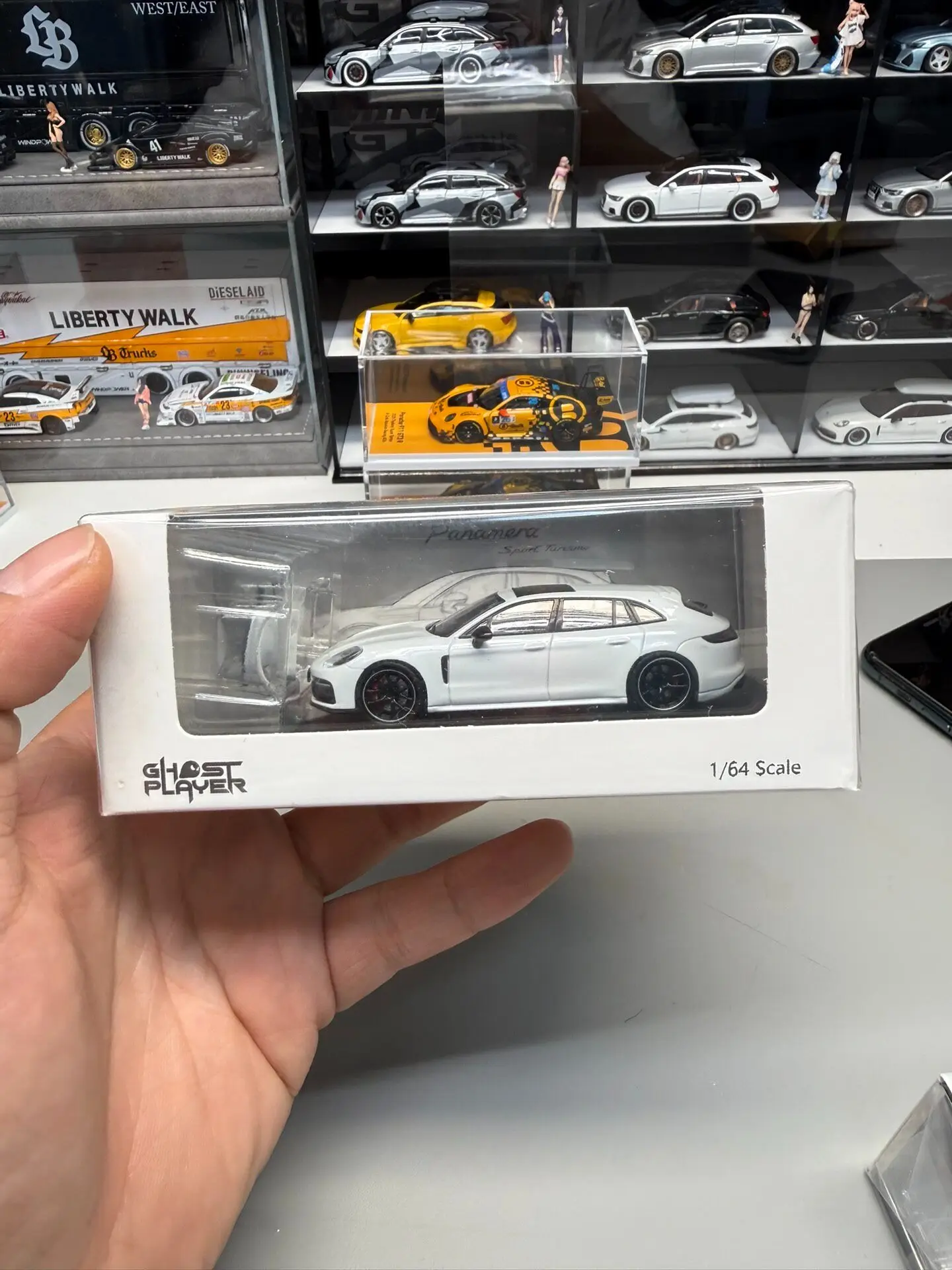 Diecast Ghost Player 1:64 Scale Porsche Panamera Sport Turism Alloy Car Model