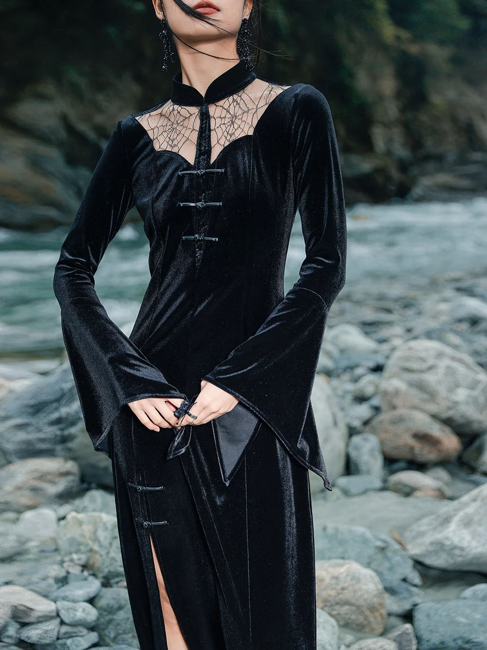 CHEERART Cobweb Vintage Velvet Black Long Evening Dresses Elegant Party Cheongsam Flare Sleeve Tunics Qipao Prom Dress 2023