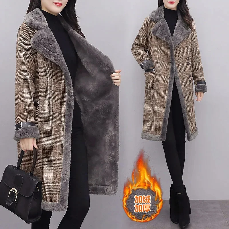 Lamb Plush Coat For Women in Autumn and Winter 2023 Plush Cold Resistant and Warm Suit Collar Medium Length Plaid Woolen Coat