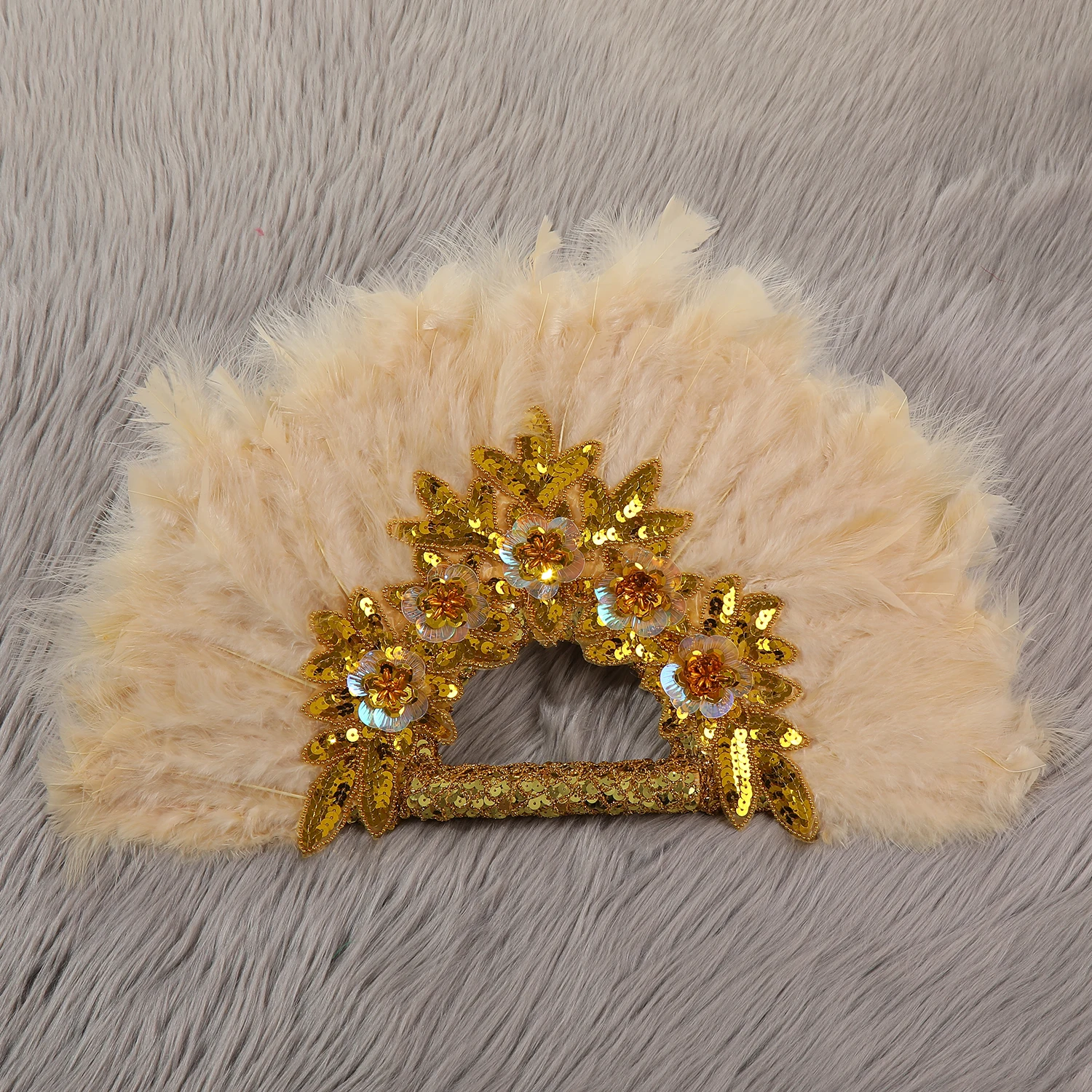 Pengantin elegan pernikahan berwajah ganda memegang kostum kipas bunga plum kipas pertunjukan tari kipas Halloween