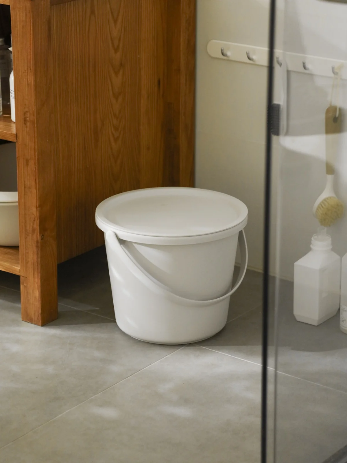 

Портативное пластиковое ведро для воды, ведро для стирки, ведро для хранения воды, круглое ведро для студентов, для общежития, для купания, белое, для мытья L...