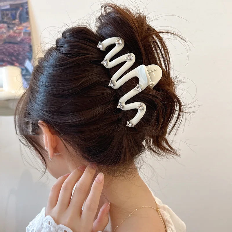 New Rhinestone Love Shape Color Large Dopamine Advanced Sense Shark Clip Hair Clips For Women