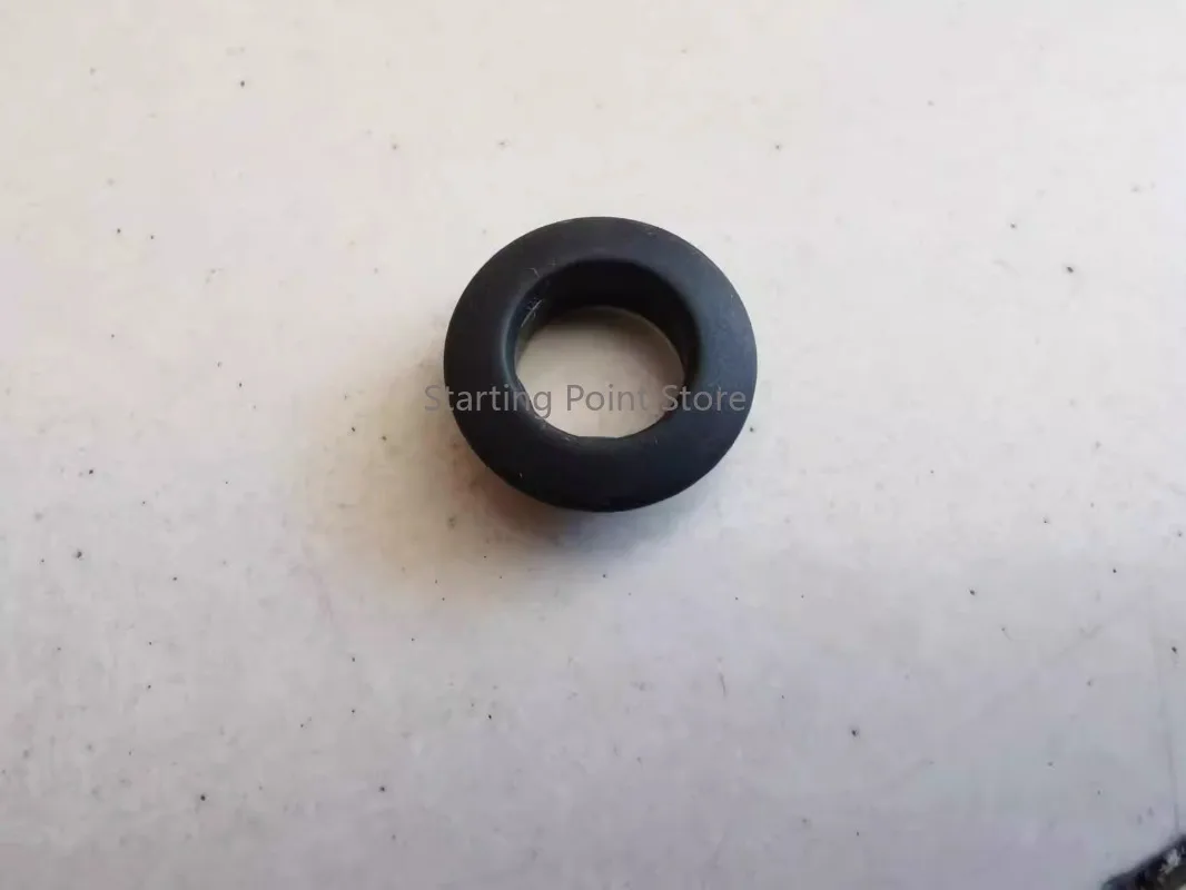 Suitable for Volvo old S80XC90S40 door lift bushing door lift twist apron Door lifting torsion rubber ring