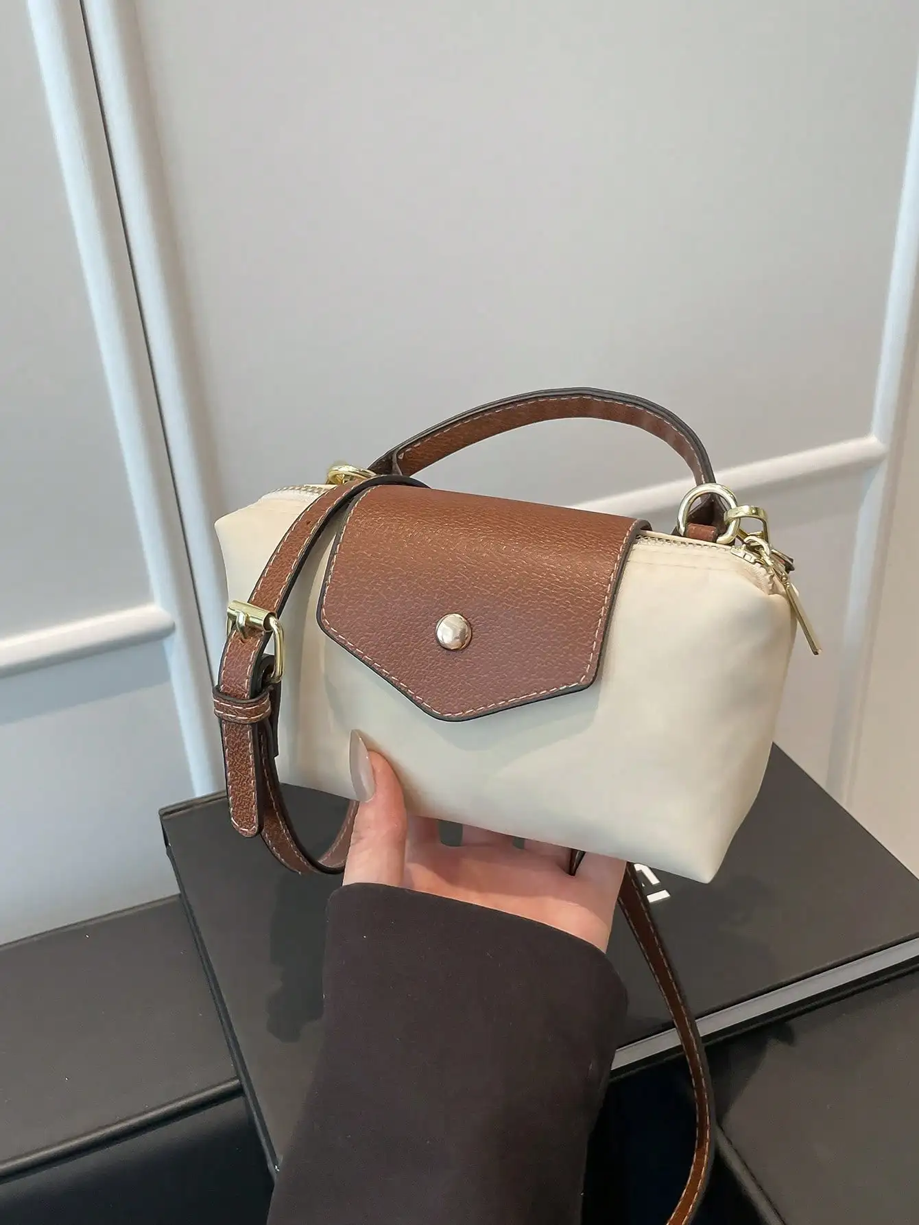Elegant Solid Color Mini Handbag With Adjustable Shoulder Strap, Ideal Gift Bag For Parties, Minimalist sg2411275706732466