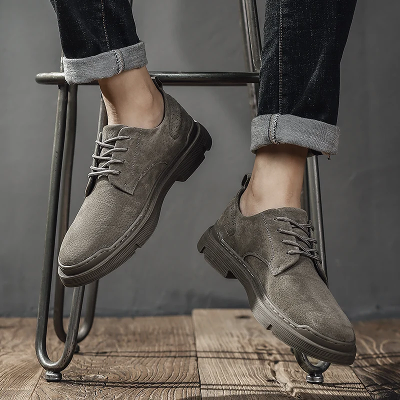 

Популярные мужские повседневные туфли. Удобные, качественные, в минималистичном стиле. Для офиса или повседневной работы. Модные туфли на шнуровке.