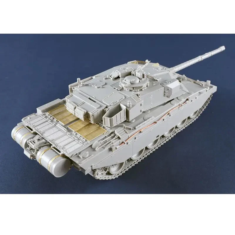 Trumpeter model 1/35 Scale  British MBT Challenger-1(mk.3) Military Assembly Model Kit for Collect 09611
