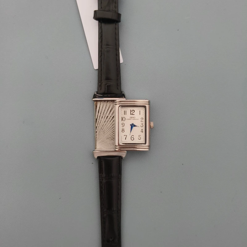 ساعة كوارتز نسائية مربعة كلاسيكية جديدة مع علبة قابلة للعكس وحزام جلدي ساعة فضية فريدة من نوعها 21*36 مللي متر