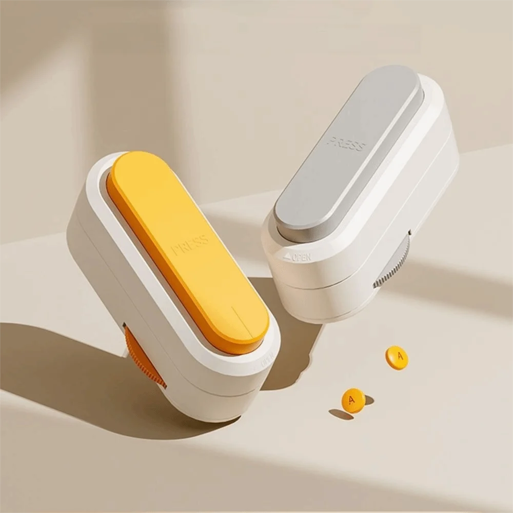 صندوق تخزين حبوب منع الحمل 2 في 1 مع فرشاة تنظيف مقاومة للغبار قاطع حبوب منع الحمل المحمول نصف/رباعي قابل للتعديل فاصل حبوب يومي #5